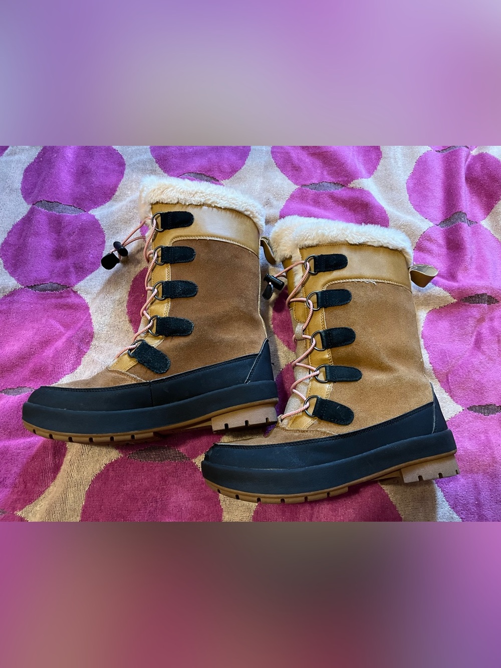 Alberta Shearling Lined Winter Boots with Bungee Straps - Picture 3 of 10
